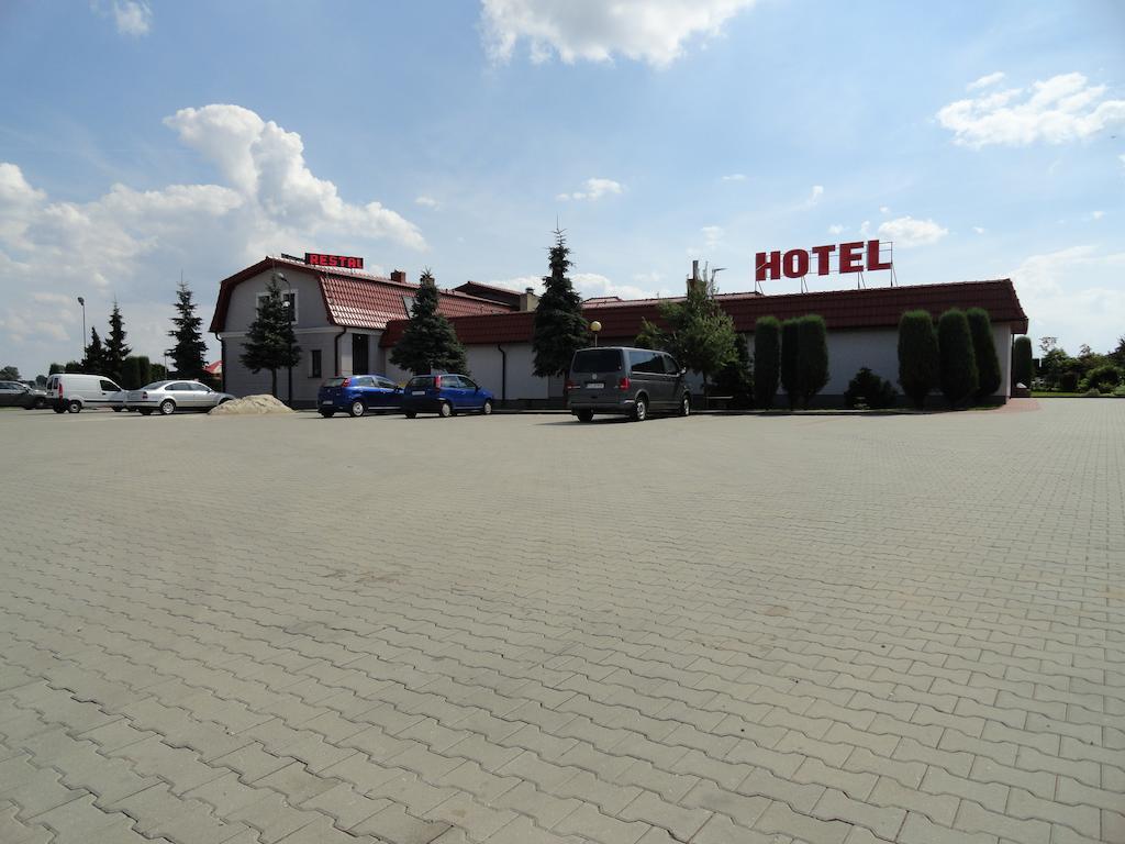 Hotel Wielkopolanka Шрода Великополска Екстериор снимка