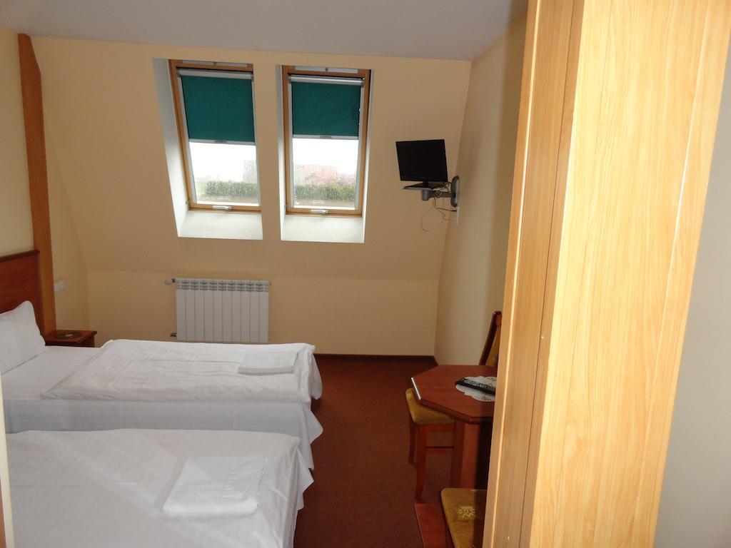 Hotel Wielkopolanka Шрода Великополска Екстериор снимка