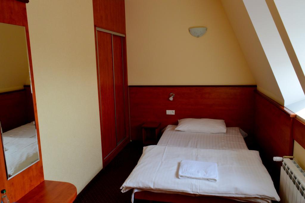 Hotel Wielkopolanka Шрода Великополска Екстериор снимка